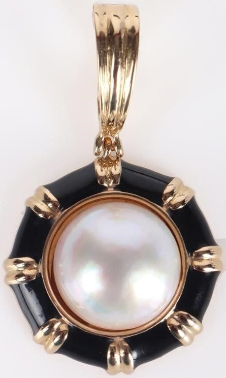 Lot 216198: 13.5MM PEARL ENAMELED 14K YELLOW GOLD PENDANT