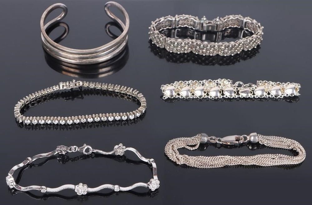 Lot 216256: STERLING SIVER LADIES COLLECTIBLE BRACELETS
