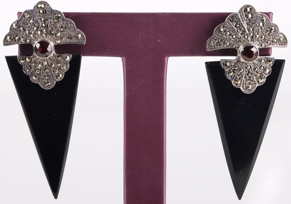 Lot 216316: VINTAGE ONYX & NEPHRITE STERLING SILVER EARRINGS