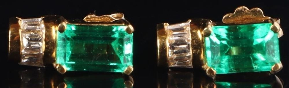 Lot 216317: DIAMOND EMERALD 18K YELLOW GOLD LADIES EARRINGS