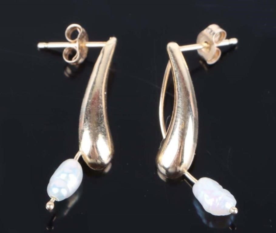 Lot 216328: 14K YELLOW GOLD RICE PEARL LADIES EARRINGS