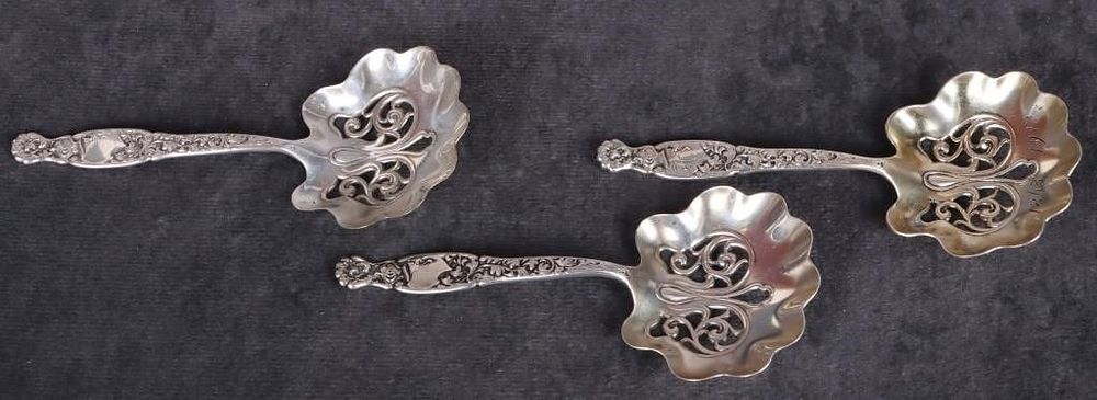 Lot 216354: ANTIQUE 1913 ORNATE WHITING STERLING SPOONS