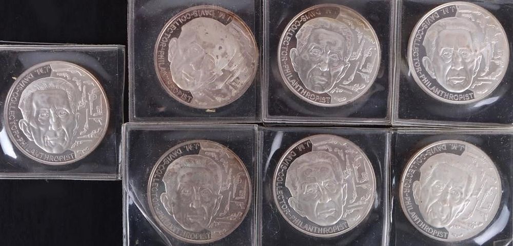 Lot 216377: FINE SILVER 1 OZT J.M. DAVIS COLLECTOR ROUNDS -(7)