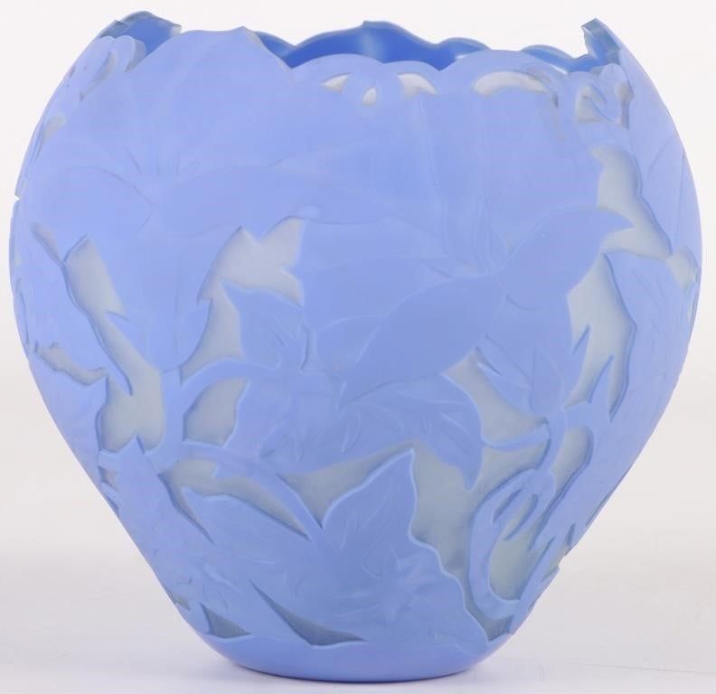 Lot 216423: MARIALYCE HAWKE ETCHED MORNING GLORY VASE