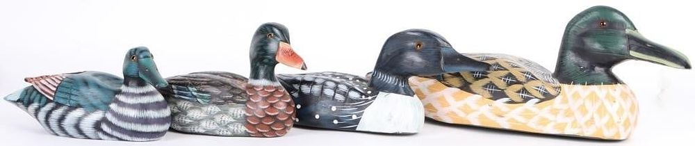 Lot 216442: HAND-PAINTED & CARVED WOODEN DECOY DUCKS