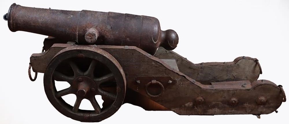 Lot 216455: ANTIQUE CAST IRON 42" CANNON ON WHEELS