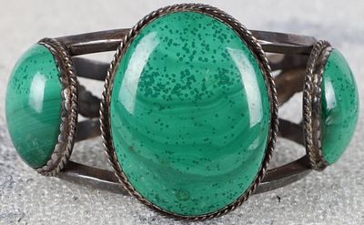 LARGE GREEN MALACHITE STERLING SOUTHWEST CUFF. Large green malachite sterling silver 