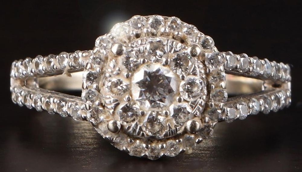 Lot 218145: 14K WHITE/YELLOW GOLD LADIES RING W/ 59 DIAMONDS