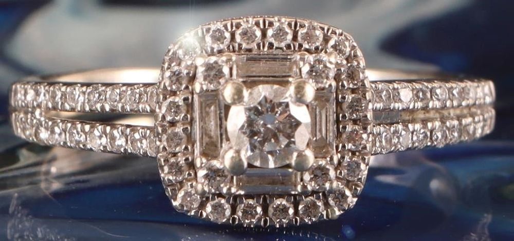 Lot 218146: 14K WHITE GOLD NATURAL DIAMOND LADIES RING