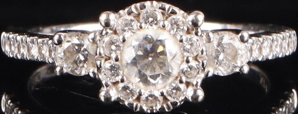 Lot 218147: 14K WHITE GOLD DIAMOND LADIES RING