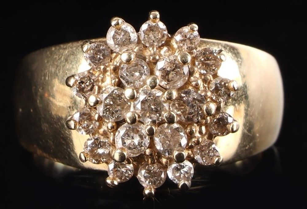 Lot 218171: 10K YELLOW GOLD DIAMOND CLUSTER LADIES RING