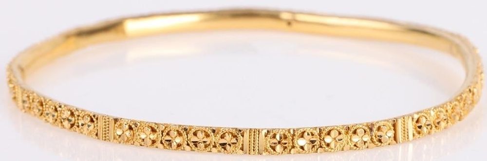 Lot 218223: 22K YELLOW GOLD FILIGREE BANGLE LADIES BRACELET