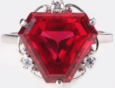 5CT TRILLION RUBY 10K WHITE GOLD LADIES RING. 10k white gold ladies ring with a 5ct trillion 