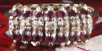 10K YELLOW GOLD DIAMOND RUBY LADIES RING. 10K yellow gold diamond ruby ladies ring. Gemstones to 