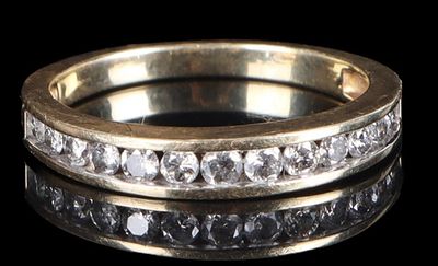 10K ROUND CHANNEL SET LADIES WEDDING BAND. 10K yellow gold round channel set ladies wedding 