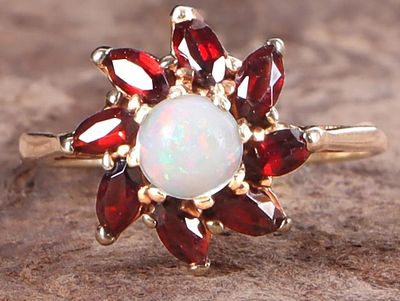 10K YELLOW GOLD OPAL & GARNET FLOWER LADIES RING. 10K yellow gold opal and garnet flower ladies 