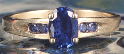 ANTIQUE 10K LADIES RING W/ RADIANT SAPPHIRES. Antique 10k ladies ring with a radiant 