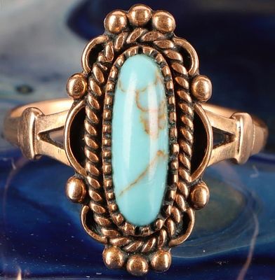 10K YELLOW GOLD SOUTHWESTERN TURQUOISE LADIES RING. Vintage 10K yellow gold southwestern 