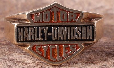 HARLEY DAVIDSON 10K YELLOW GOLD MENS RING ENAMEL. 10k yellow gold ladies ring with the Harley 