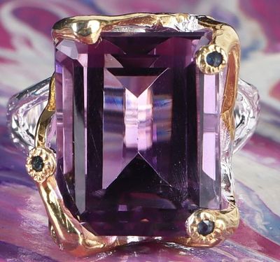 STERLING SILVER RING W/ 23CT AMETHYST & SAPPHIRE. Sterling silver ladies Brutalist ring with a 