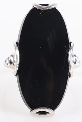 10K WHITE GOLD LADIES OVAL BLACK ONYX RING. 10K white gold ladies oval black onyx ring . This 