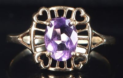 10K YELLOW GOLD AMETHYST LADIES HEART RING. 10K yellow gold amethyst ladies heart ring. 