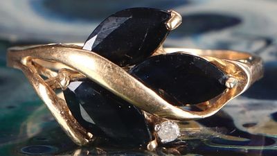 10K YELLOW GOLD BLUE SAPPHIRE DIAMOND LADIES RING. 10K yellow gold blue sapphire diamond ladies 