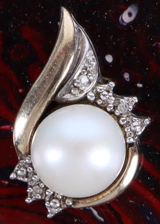 Lot 220372: 10K GOLD AND STERLING PEARL DIAMOND PENDANT