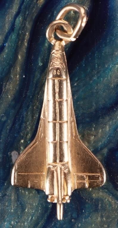 Lot 220389: DAINTY 14K YELLOW GOLD SPACE SHUTTLE PENDANT