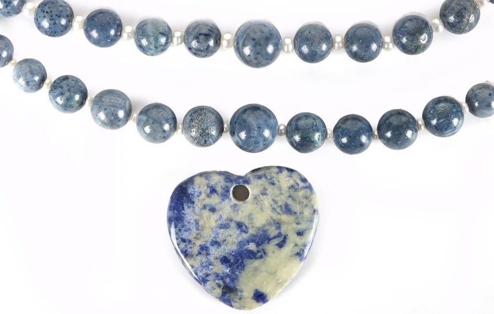 Lot 220408: SODALITE & DUMORTIERITE STONE BEADED JEWELRY
