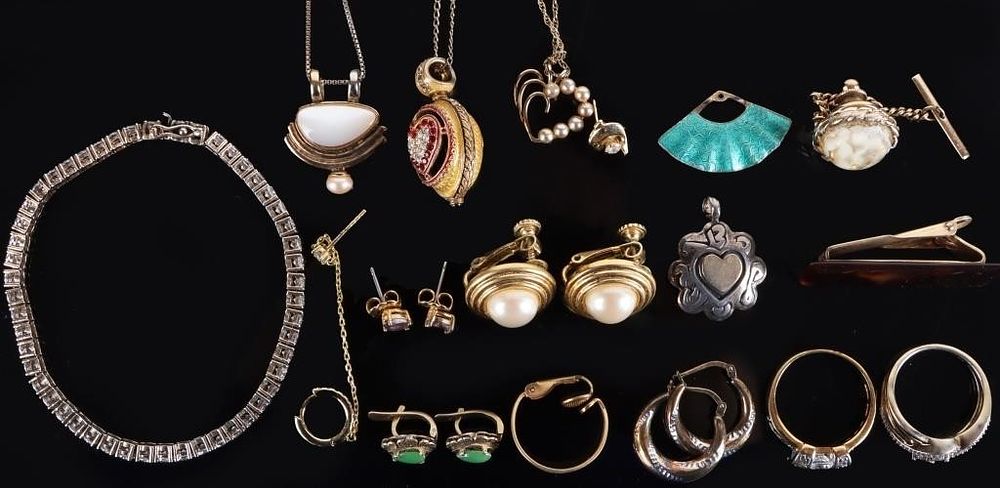 Lot 220415: STERLING SILVER JEWELRY LOT (18)