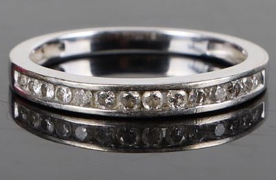 STERLING SILVER LADIES RING W/ 0.14CTW DIAMONDS. Sterling silver diamond ladies wedding band 