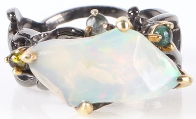 STERLING SILVER LADIES RING W/ NATURAL OPAL. Sterling silver ladies ring with a large natural 