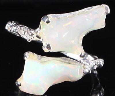 STERLING SILVER MENS BRUTALIST RING W/ OPALS. Sterling silver ladies Brutalist-style ring. The 