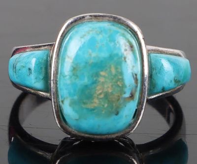 TURQUOISE STERLING SILVER SOUTHWEST STYLE RING. Turquoise sterling silver southwest style ladies 