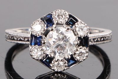 PLATINUM NATURAL DIAMOND SAPPHIRE LADIES RING. Platinum natural diamond sapphire ladies ring to 