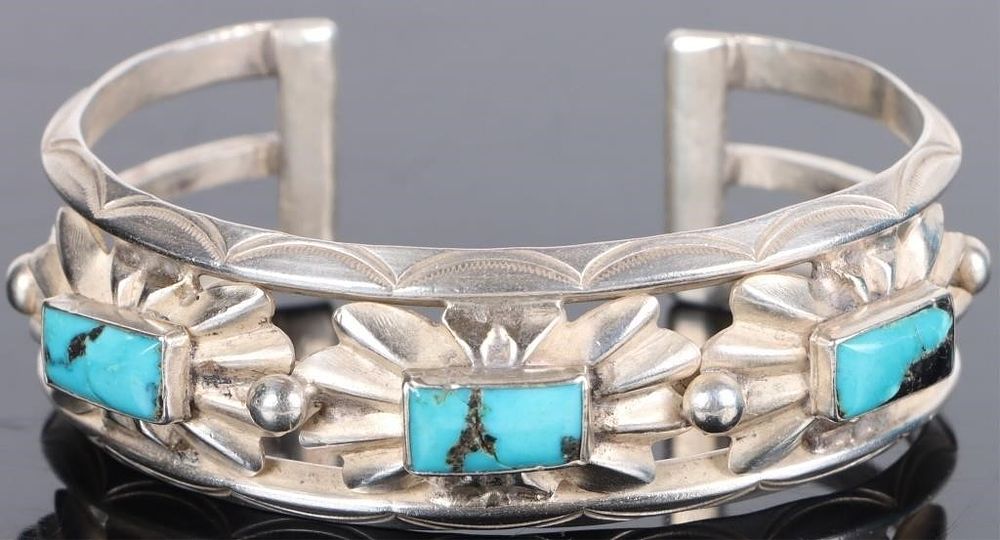 Lot 222163: STERLING SILVER CARVED TURQUOISE LADIES BANGLE