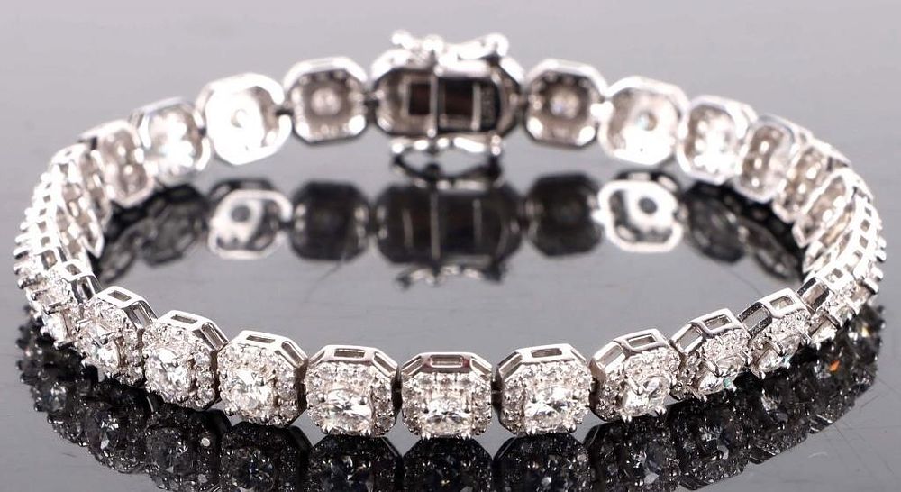Lot 222168: MOISSANITE STERLING SILVER TENNIS BRACELELT