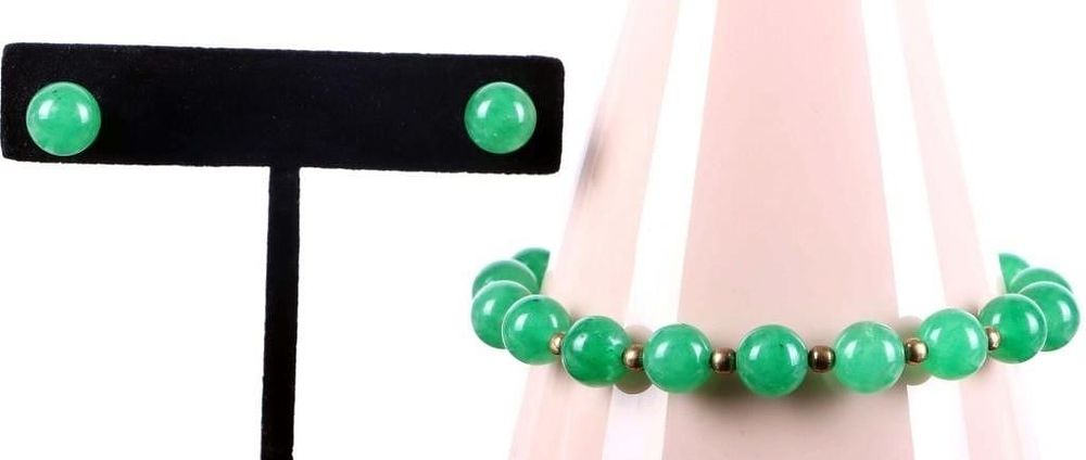 Lot 222200: CHINESE GREEN JADE BEADED BRACELET & EARRINGS