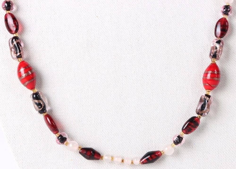 Lot 222241: RED ITALIAN MURANO GLASS LADIES BEADED NECKLACE