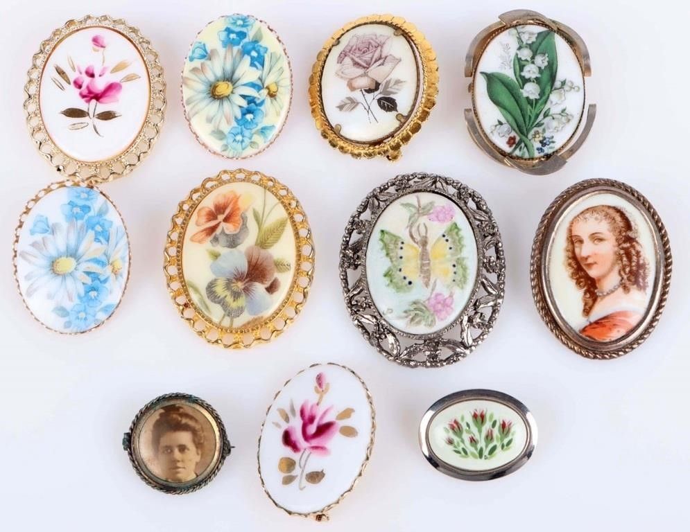 Lot 222297: VINTAGE PORCELAIN HAND-PAINTED BROOCHES
