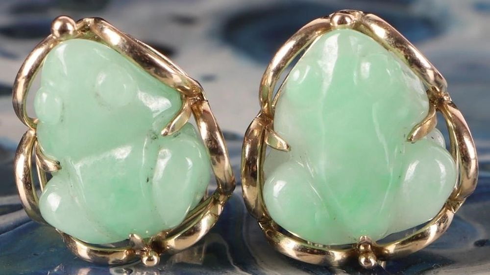 Lot 222317: 14K YELLOW GOLD LADIES EARRINGS W/ JADE FROGS