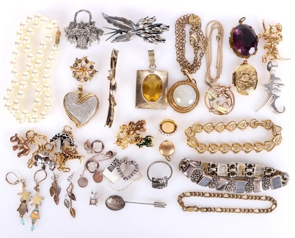 Lot 222342: ASSORTED ORNATE GOLD/SILVER TONE JEWELRY LOT