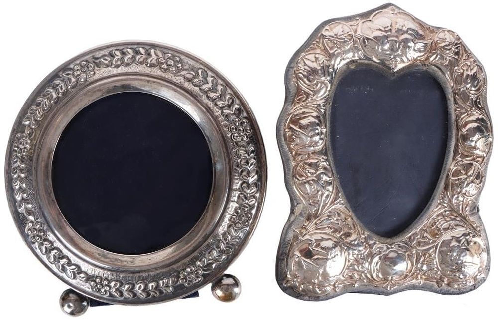 Lot 223371: STERLING SILVER ROUND & HEART PICTURE FRAMES
