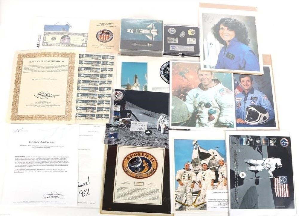 Lot 223377: ASSORTED APOLLO 11/ APOLLO 16 MISSION MEMORABILIA