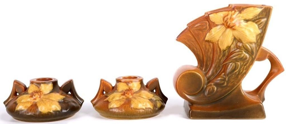 Lot 223390: ROSEVILLE POTTERY 1944 CLEMANTIS POTTERY SET
