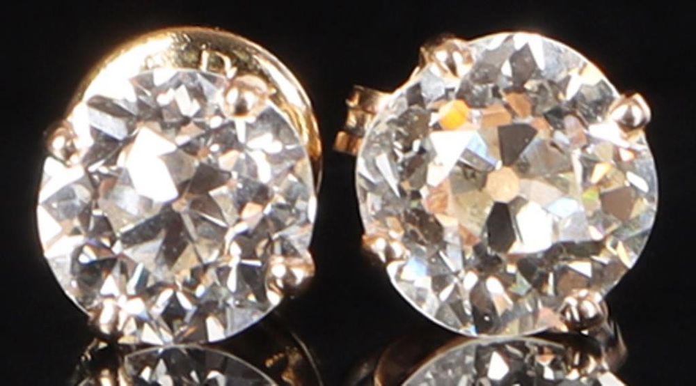 Lot 223402: 14K YELLOW GOLD LADIES STUD EARRINGS W/ DIAMOND