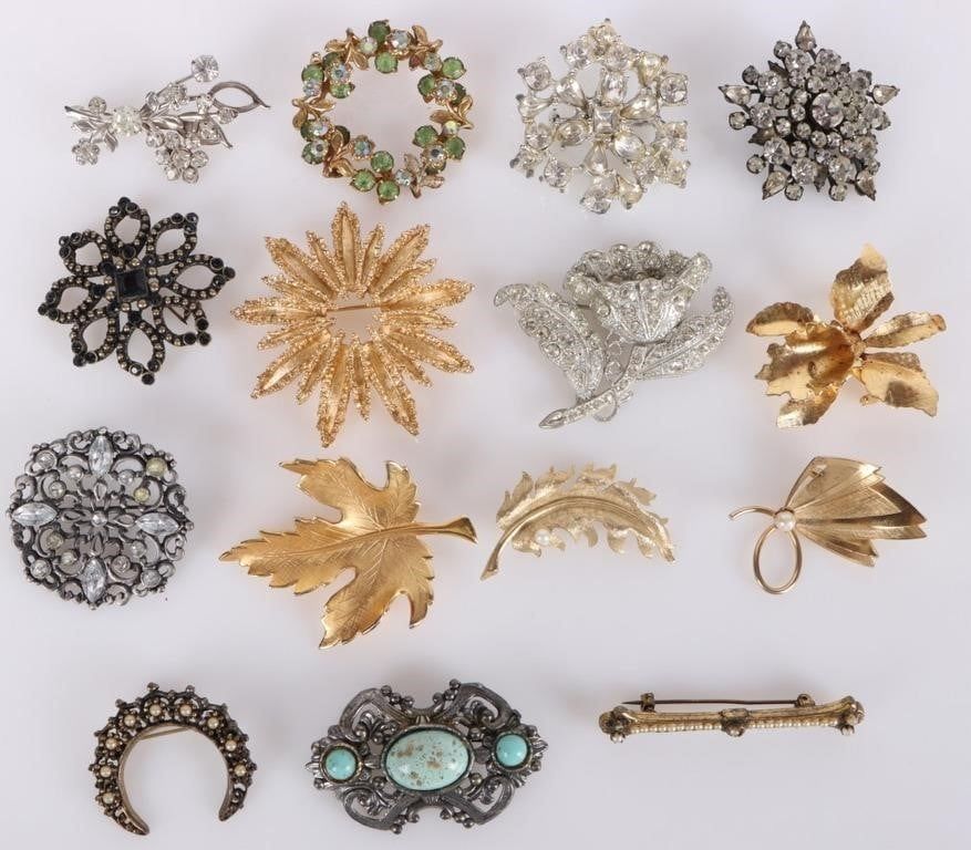 Lot 223410: GOLD-AND-SILVER-TONED LADIES BROOCHES LOT OF 15