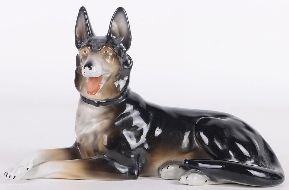 Lot 223422: L. HANDGEMALT PORCELAIN GERMAN SHEPARD STATUE
