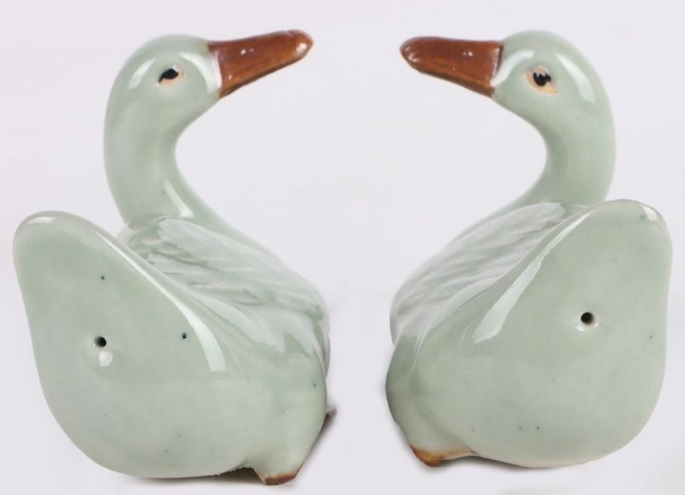 Lot 223444: PAIR OF ANTIQUE CHINESE CELADON SITTING DUCKS
